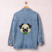 Joli chien Carlin avec Papillon (Hangar)