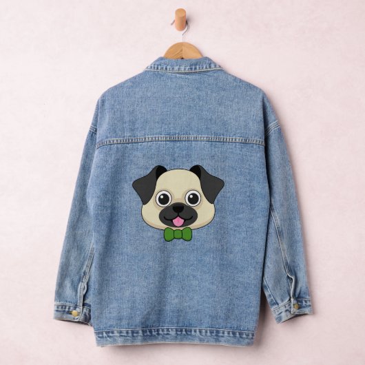 Joli chien Carlin avec Papillon (Hangar)