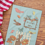 Joli Cottagecore Oiseaux et animaux Personnalisé<br><div class="desc">Ils adoreront montrer cette serviette personnalisée dans leur cuisine. Il est décoré dans un joli style maisonnette avec des illustrations d'oiseaux, de papillons, d'une grenouille, d'un lapin, d'une souris, de champignons et de quelques fleurs avec un spot pour ajouter un nom ou un court message en écriture brune ou en...</div>