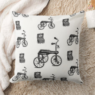 Joli Coussin de Lancer Blanc Victorien Vintage
