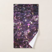 Joli dans les fleurs violettes (Serviette à main)