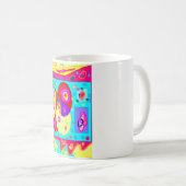 Joli design sur une tasse classique (Devant droit)