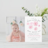 Joli hiver Flacon rose 1er anniversaire invitation (Debout devant)