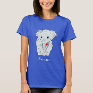 Joli jeune éléphant tenant un T-shirt de coeur