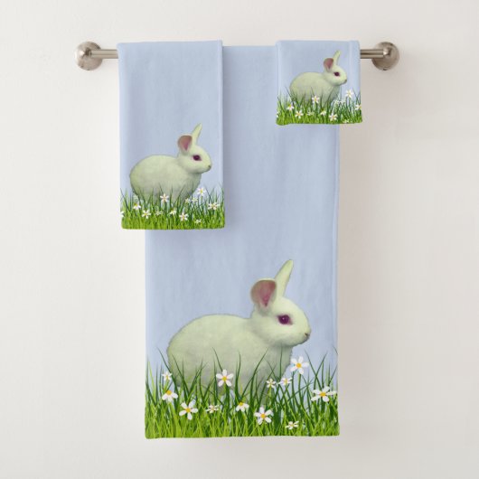 Joli lapin blanc et fleurs sur fond bleu clair (En situation)