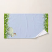 Joli lapin blanc et fleurs sur fond bleu clair (Serviette à main)