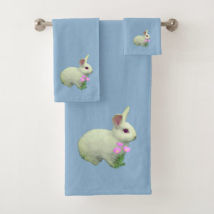 Joli lapin blanc sur bleu clair merveilleux