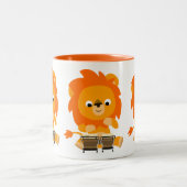 Joli Lion Caricature Jouer Bongos Mug (Centre)
