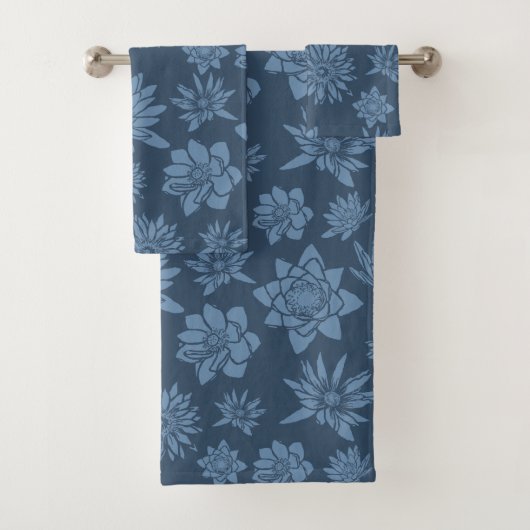 Joli motif floral bleu foncé (En situation)