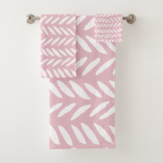Joli motif pastel herringbone sur carré rose (En situation)