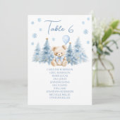Joli numéro de table Ourson d'hiver bleu pour bébé (Debout devant)