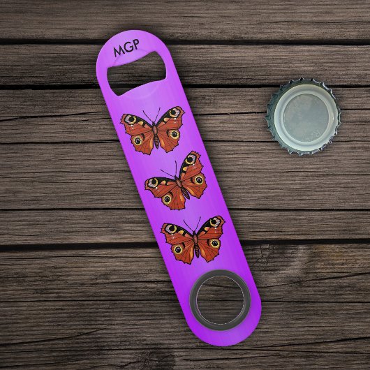 Joli papillon monarque violet vif