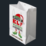 Joli sac cadeau Noël "Elf Watching"<br><div class="desc">Faites votre emballage facile cette année avec un sac cadeau de vacances "Elf Watching" mignon et coloré. Choisissez parmi plusieurs tailles différentes et assurez-vous de customiser le dos.</div>