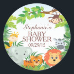 Joli Safari Jungle Baby shower Favoriser Sticker<br><div class="desc">Baby shower Jungle de Safari mignon Favor autocollant. Notre autocollant de baby shower safari dans la jungle mignon avec un singe accroché à un arbre,  une girafe,  un éléphant,  un tigre,  un lion et un zèbre encadré de feuilles de jungle verte. Objets correspondants disponibles dans notre boutique.</div>