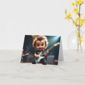 Joli tout-petit jouant de la guitare Carte de vœux (Fleur jaune)
