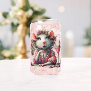 Jolie dame de Rat ayant un Martini Contempler
