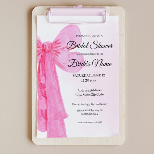 Jolie dans Pink Bow nuptiale de douche Invitation
