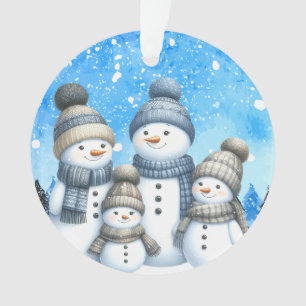Jolie famille des bonhomme de neige dans la neige