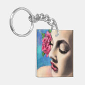 Jolie femme avec porte-clés rose (Devant gauche)