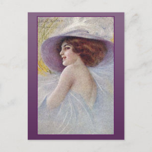 Jolie femme dans une grande carte Casquette et des