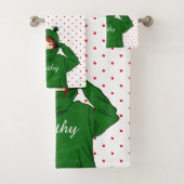 Jolie fille avec dessin de la grenouille verte (En situation)