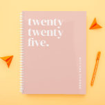 Jolie fille rose 2025<br><div class="desc">Séjournez organisé en style avec le planificateur personnalisé Cute Girly Pink 2025, le parfait mélange de fonction et de mode. Idéal pour les idées cadeaux de Noël, ce planificateur est parfait pour les idées cadeaux de Noël pour les adolescentes et les idées cadeaux de Noël pour les femmes. Faites de...</div>