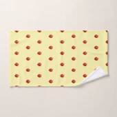 Jolie fraise girly sur crème (Serviette à main)