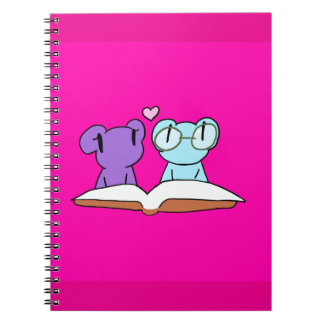 Jolie grenouille amoureuse de livres rose