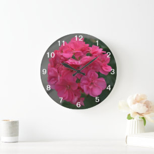 Jolie horloge murale de fleur de géranium rose