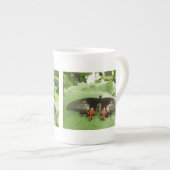 Jolie Mug à papillon noir rouge et or (Devant droit)