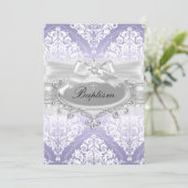 Jolie Purple Damask Bow Baptism Invitation (Debout devant)