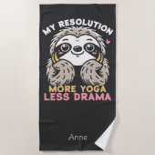 Jolie Serviette de plage de Yoga Sloth - Plus de Y (Devant)