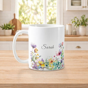 Jolie tasse personnalisée avec fleurs à l'aquarell