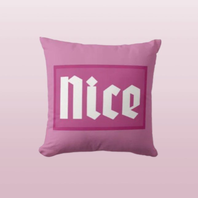 Jolie typographie de boîte rose Coussin jeté (Créateur téléchargé)