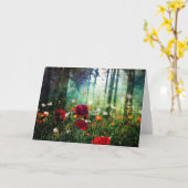 Jolies fleurs dans la carte de voeux de forêt (Fleur jaune)