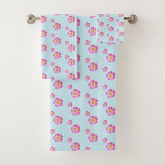 Jolies fleurs roses sur fond bleu clair (En situation)