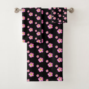Jolies fleurs roses sur fond noir