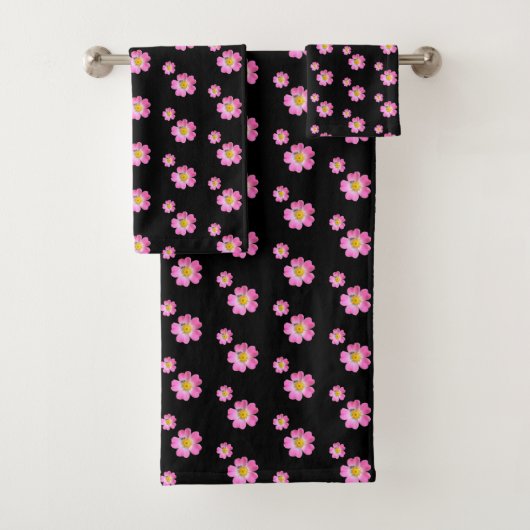 Jolies fleurs roses sur fond noir (En situation)