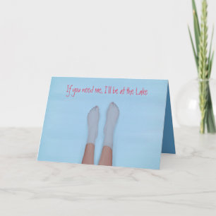 jolies pieds trempant dans la carte eau cool