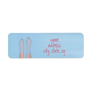 jolis pieds trempés dans le étiquette cool