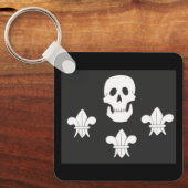 JOLLY ROGER SKULL EN DRIE LILILIES FLAG SLEUTELHANGER (Voorkant)