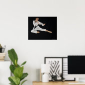 Jong man dat karate schoppen in zwart poster (Thuiskantoor)