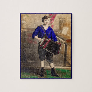 Jonge dame uit 1920, acordionist RPPC Legpuzzel