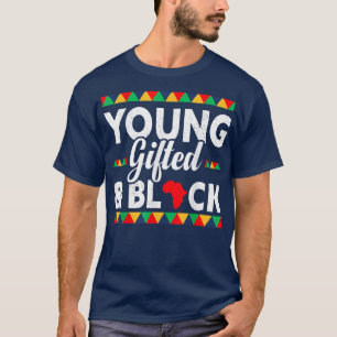 Jonge geschreeuw en zwarte Afrikaanse trots T-shirt