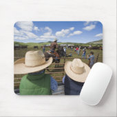 Jonge jongens nemen de Hughes Ranch van 2007 aan Muismat (Met muis)