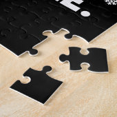 Jonge mensen krijgen cadeautjes voor schamele geit legpuzzel (Zijkant)