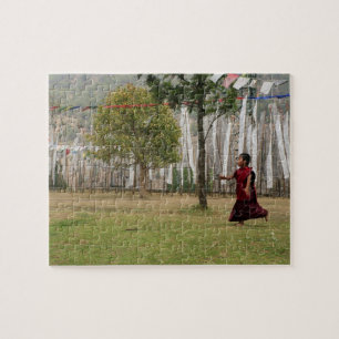 Jonge monnik en gebedsbanieren legpuzzel