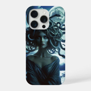 Jonge mooie Medusa bij de Maan & Oceaan iPhone 15 Pro Hoesje