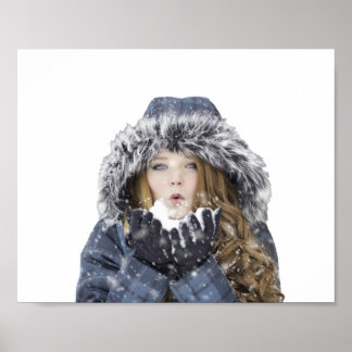 Jonge mooie meid in de winter poster
