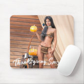 Jonge Native American poseert op houten muur Muismat (Met muis)